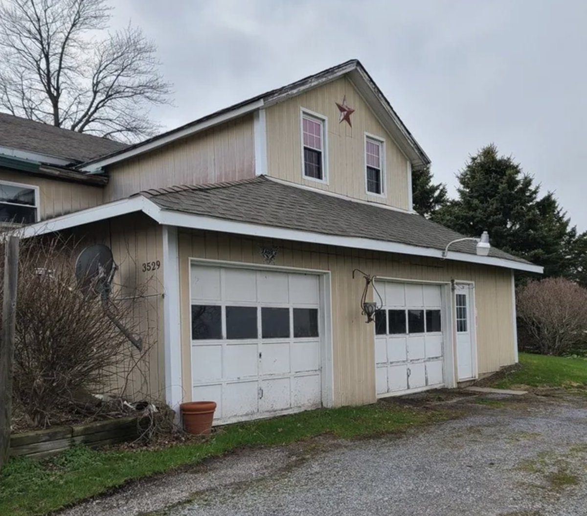 oldhouseunder50's tweet image. c.1840 #NewYork #stone #farmhouse on 1.3 Acres. $140K.  
oldhousesunder50k.com/c-1840-new-yor…