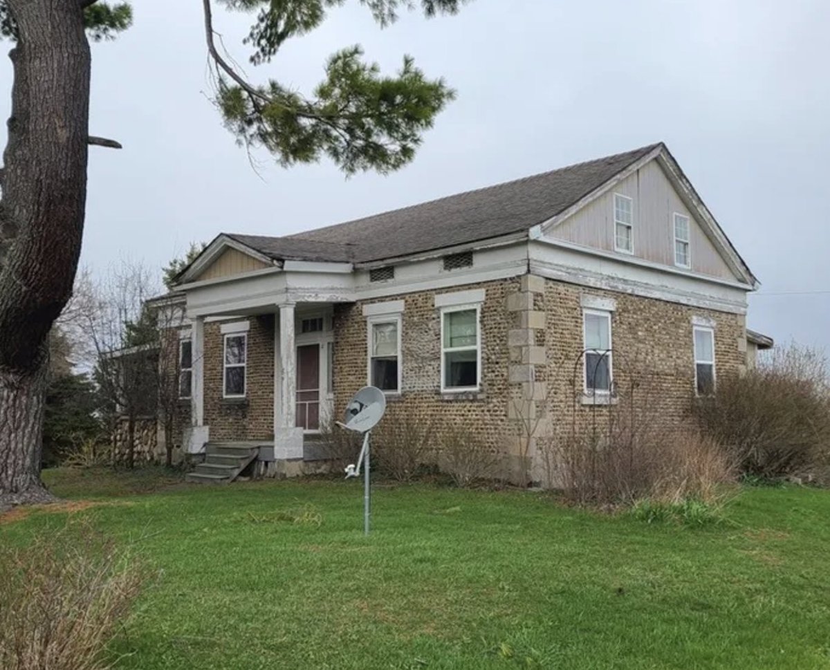 oldhouseunder50's tweet image. c.1840 #NewYork #stone #farmhouse on 1.3 Acres. $140K.  
oldhousesunder50k.com/c-1840-new-yor…