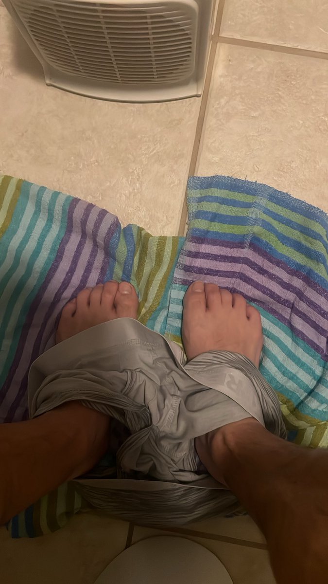 MasterCHOW3's tweet photo. Who’s serving this Asian king? #cashamaster #findom #feet #cashcow #payme #serveme https://t.co/TUGPPOgB0S