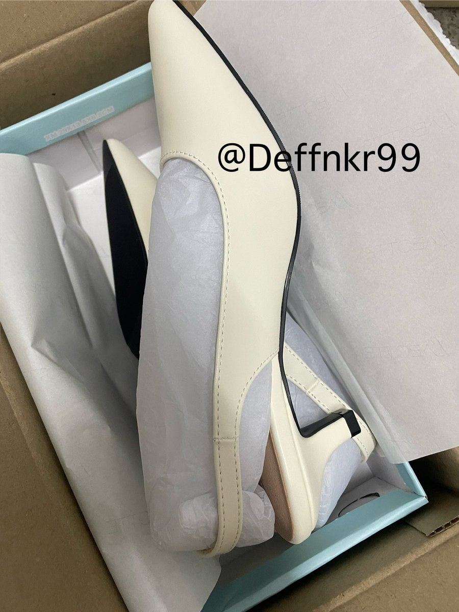 Deffnkr99's tweet photo. ส่งต่อ 
รองเท้า Labotte.bkk รุ่น The Luvie รองเท้าส้นสูง รองเท้าหัวแหลม สูง 2”
สี cream size 38 (ปกติใส่37 ใส่พอดี) ใส่ถ่ายชุดรูป 1 ครั้ง 
ราคา 990 รส. พร้อมส่งวันนี้ค่ะ

ปล.ใส่ถ่ายรูปชุดครุยสวยมากเข้ามาก
#ส่งต่อรองเท้า #ส่งต่อLabottebkk #ส่งต่อlabotte #ส่งต่อรองเท้ามือสอง https://t.co/kcGfP4Y9C0