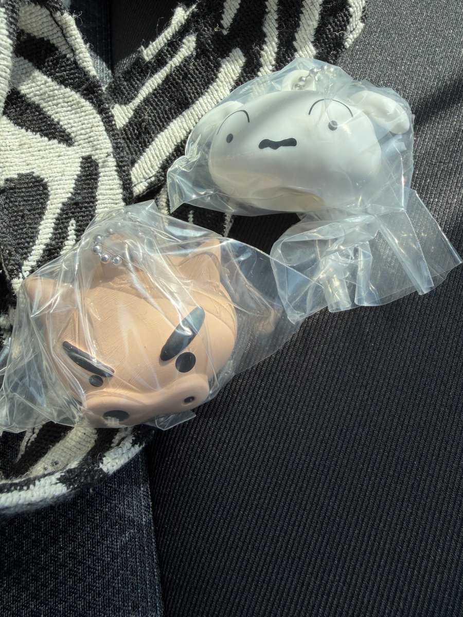 lu_peace5's tweet photo. @krv______ はじめまして、横から突然すみません(;_;)
当方ぶりぶりざえもん所持しているのですが、パジャマしんちゃんと交換は可能でしょうか？ご検討よろしくお願いします。 https://t.co/PqsrcTENeJ