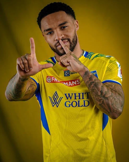 alan_satheesh's tweet photo. It was written in his name, that he would "QUIT" and "GO". 😭
Goodbye Quitongo, another foreigner who would be soon forgotten by the fans. 🙂👋

#kbfc #ISL #Blasters #IndianFootball #Transfers https://t.co/nTQCRlLX0V