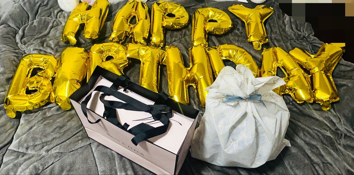 erkiti's tweet photo. 彼氏から、誕生日のサプライズでバルーンで文字にして、プレゼント用意されてて嬉しかったー！！！

こんな風にされたの初めてだったからこの人でよかったなって改めて思った🫶 https://t.co/Sr2hhCgluh