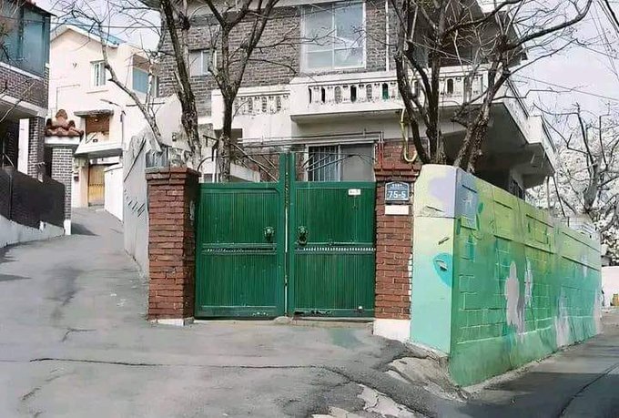 𝔏𝔞𝔱𝔱𝔢 tweet media