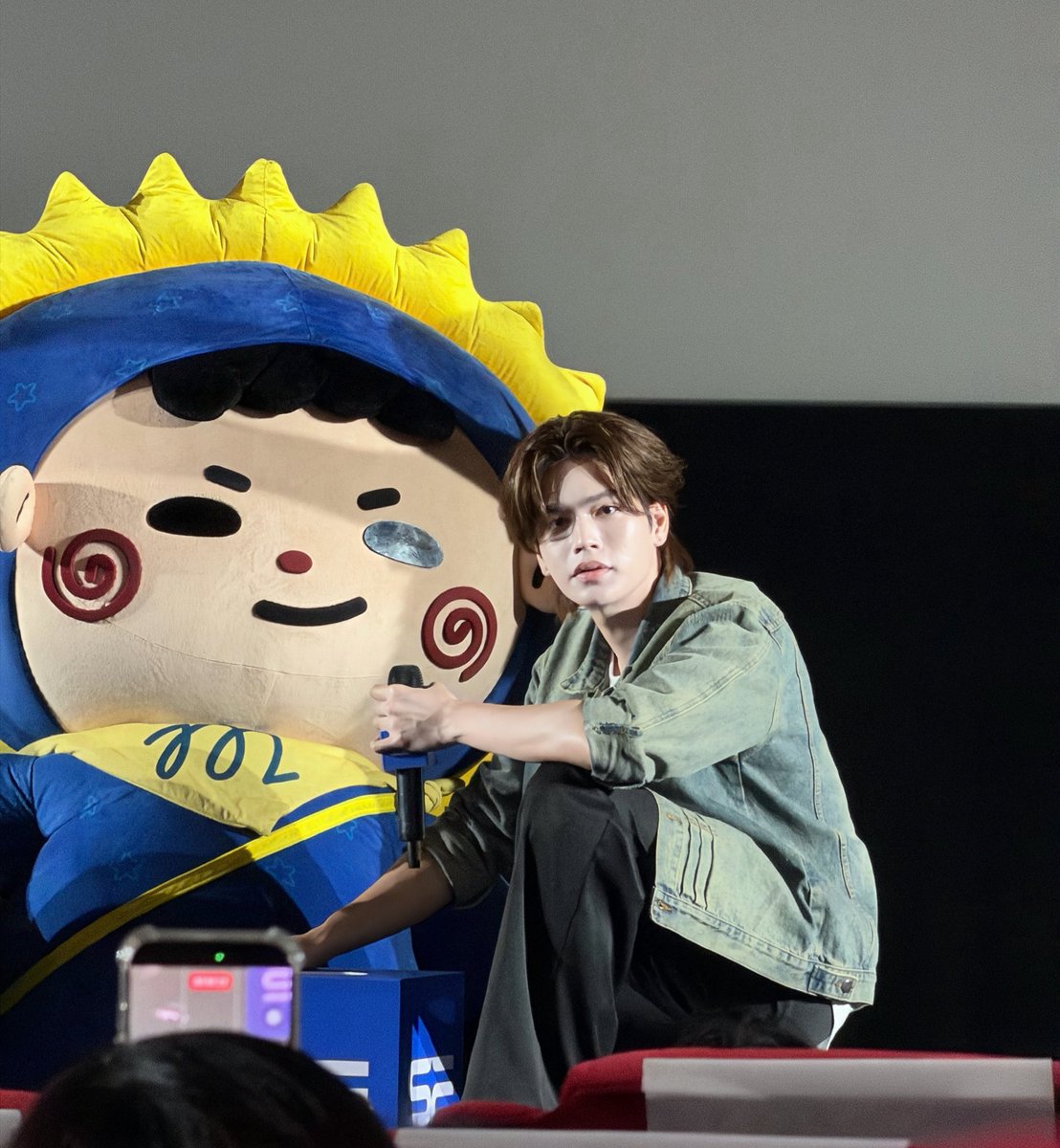 미มี่ tweet media