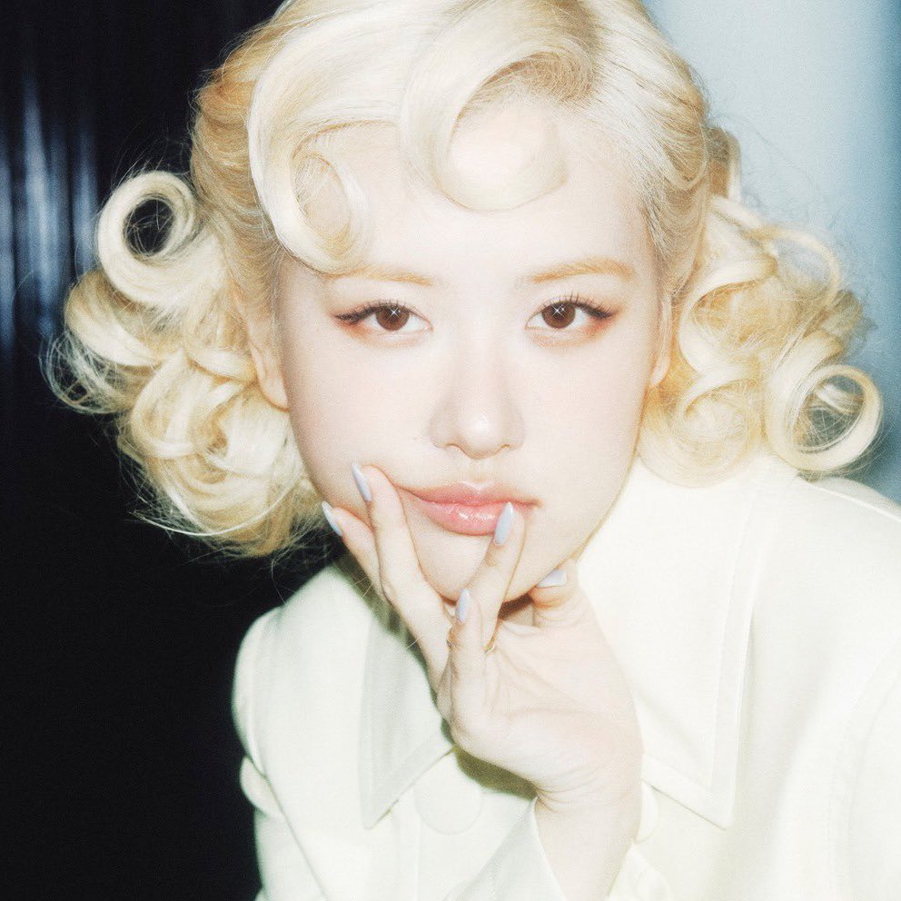 rosé pics tweet media