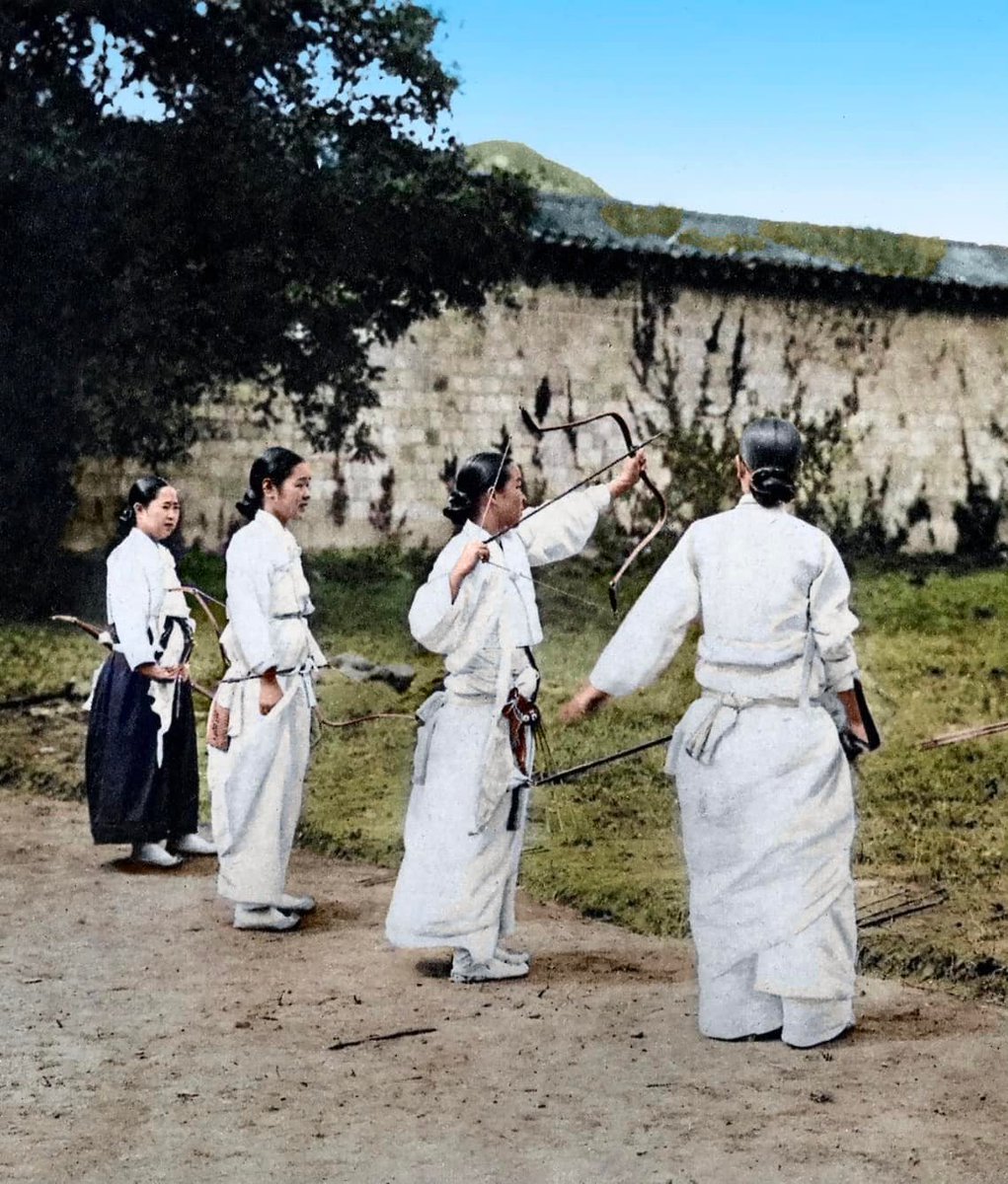 𝔏𝔞𝔱𝔱𝔢 tweet media