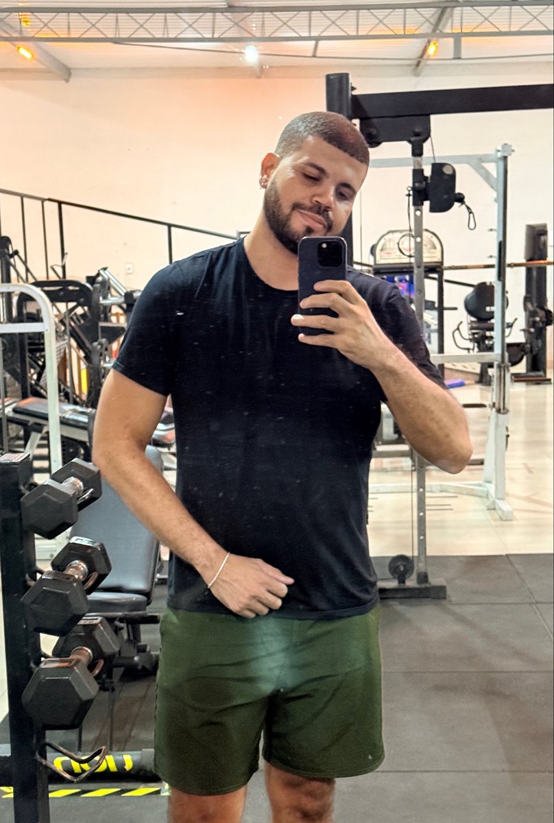 gil***** tweet media