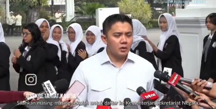 Thx Bp Prabowo yg tlah beri siswa sekolah sbg Generasi Penerus Bangsa untuk boleh kunjung Istana Merdeka
upaya pupuk Nasionalisme anak bangsa.

<a href="/YandriSusanto/">Yandri Susanto</a> 
@SekretariatNegaraRI 

#BPSDMKementerianDesaPDT
#TerimakasihBapakPresiden 
#IstanaMerdeka #MemupukNasionalismeAnakBangsa