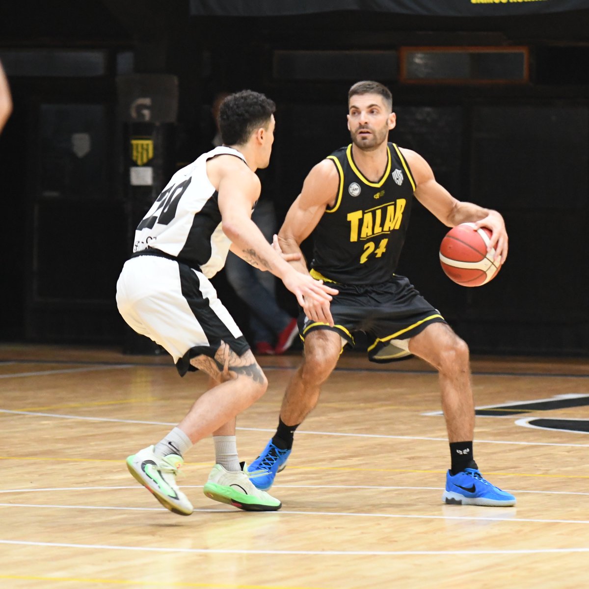 LigaARGbasquet's tweet photo. 🔚 Final del partido | Reclasificación Conferencia Sur | Juego 3

🏀 @ElTalarBasquet 91 (1)
🏀 @basquet_pfc 73 (2)

📊 Estadísticas: https://t.co/KFTnltgAtE https://t.co/Qsug0eiUNv