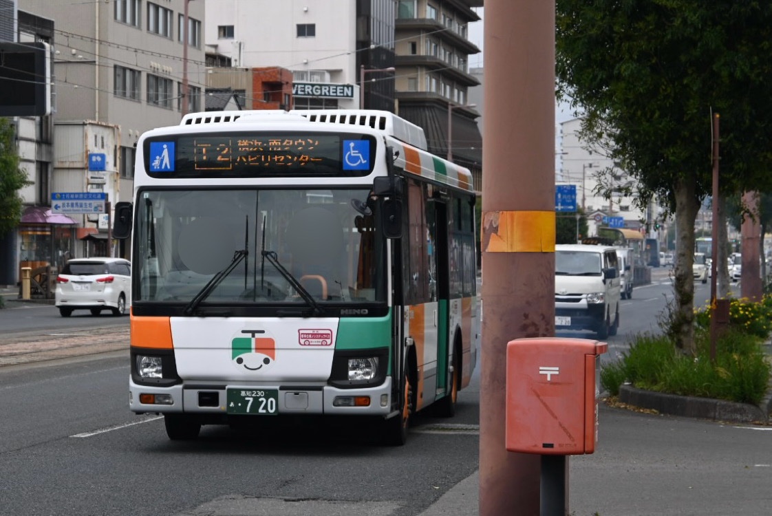 丈田美辰【飯303b 花緑青急行@4/12 関西めしけっと12】 tweet media