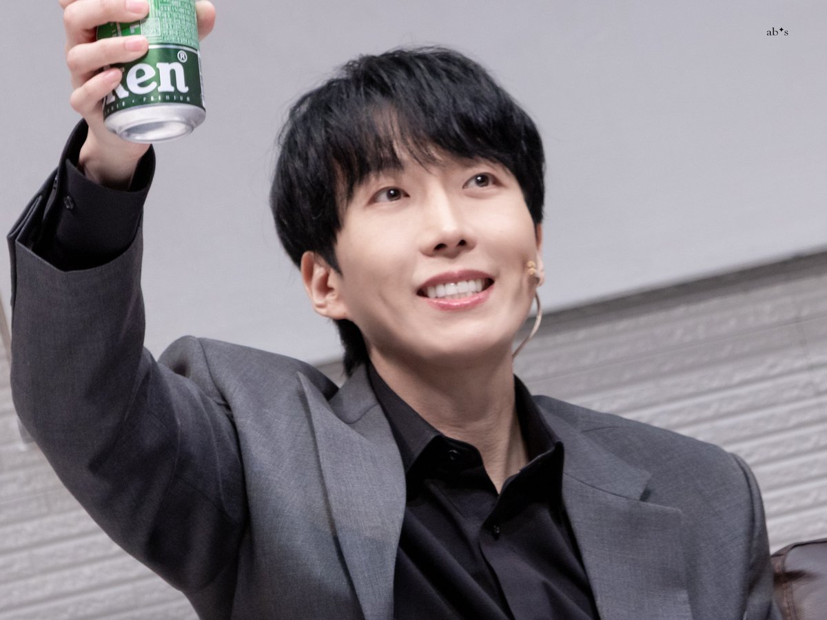 𝐚𝐛𝐬𝐢𝐧𝐭𝐡𝐞 tweet media