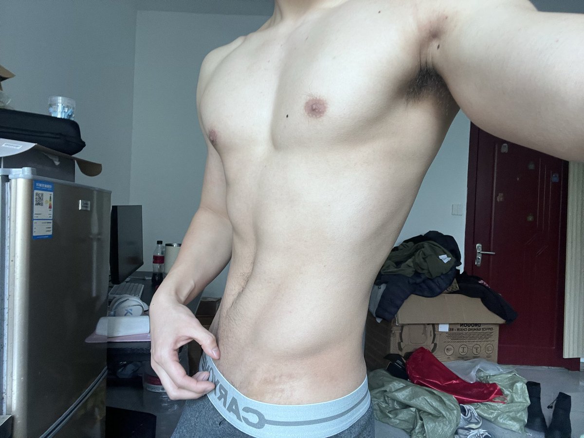 困在阴雨天 tweet media