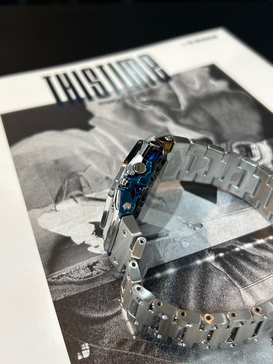 ISUZUGTime's tweet image. ☀️最新レビュー
どこよりも早く新作着画公開📸
明日発売のGMW-BZ5000RC-1JRイイですね😍
さりげない🌈虹色がアクセントになり主張しすぎないところが推し💖反射した時が個性アピール✨
皆の推しも教えてね😆゛
HP:　eye-eye-isuzu.co.jp/collections/al…
#gshock #casio #ジーショック #カシオ #虹色 #腕時計