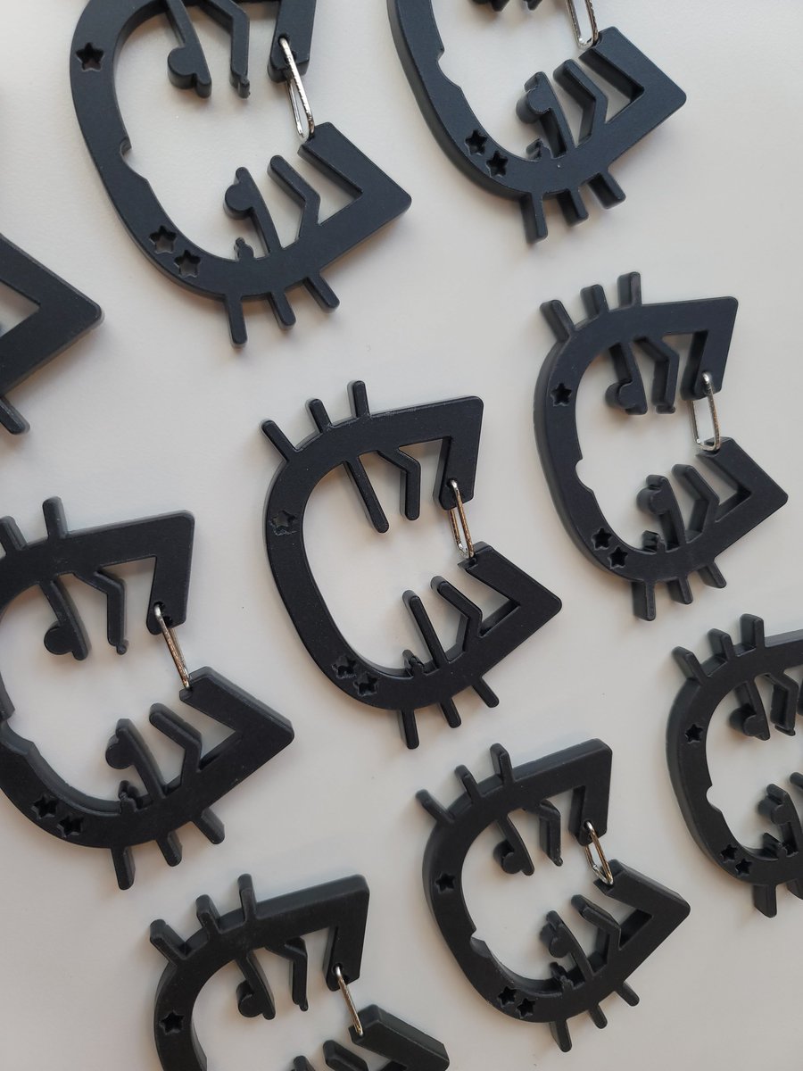 ---*----☆ 𝙃𝙖𝙥𝙥𝙮 𝙅𝙖𝙮 𝘿𝙖𝙮 --☆*-----

#RT 추첨 2분께 2026 종성 패브릭 연력과 
카라비너를 드립니다 
*모양/크기는 랜덤(쫑끼가 갈 수도 있음)*

🐈‍⬛ 국내주소 only
🐈‍⬛ 26.04.15 당발