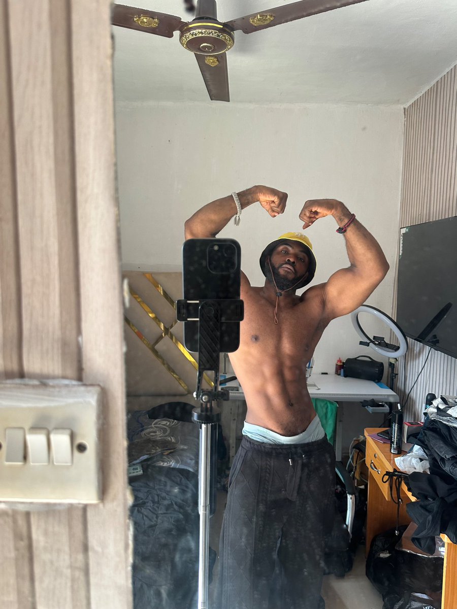 Alex46870002's tweet photo. Shredded 🥹 https://t.co/kEzw6bHmRN