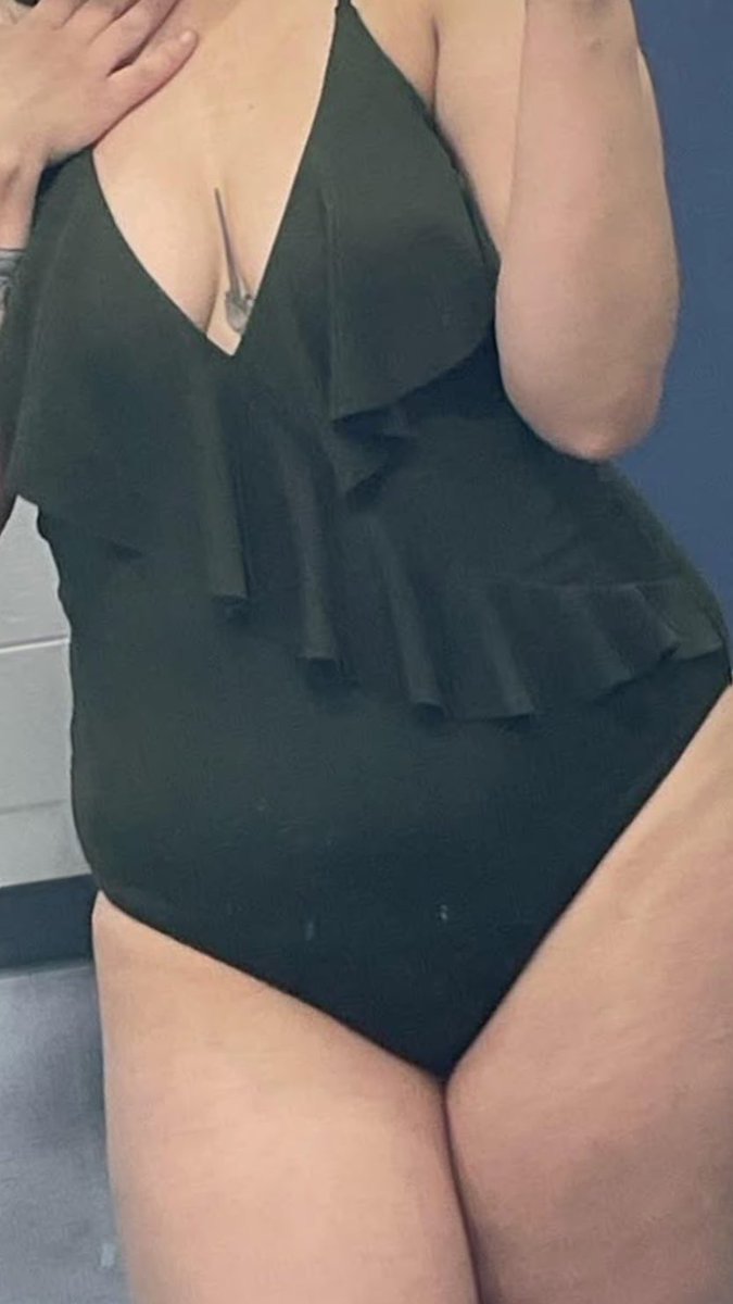 well51285's tweet photo. I’m not going to be able to stop wearing these outfits🤤🤭
 the end of heterosexuality  https://t.co/866wWGb3f6 https://t.co/hkfivRpQl8