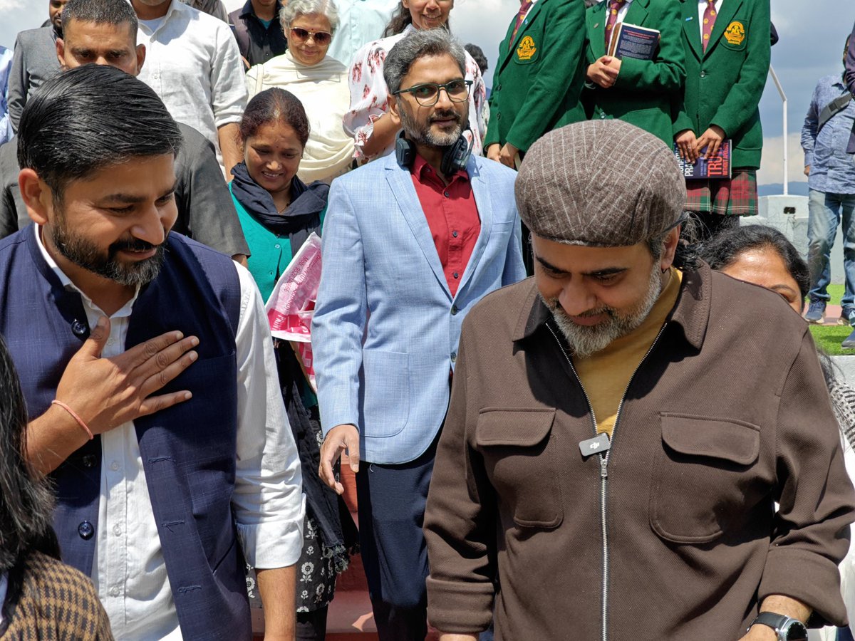 MohitUniyalINC's tweet image. श्री आचार्य प्रशांत जी से #मसूरी_इंटरनेशनल_स्कूल में आयोजित संवाद के दौरान मुलाकात का अवसर मिला।
उनके विचारों की स्पष्टता,गहराई और जीवन को देखने का अनूठा दृष्टिकोण अत्यंत प्रभावशाली है। @Advait_Prashant
#acharyaprashant #environment #vegan  #naturelovers #vedanta #upanishads #ego