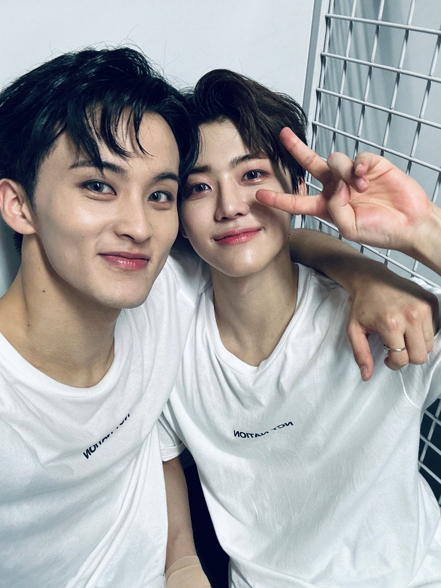 #MARK #마크 — nct dream weverse media post archives 📂 

“i was thinking about what to post first, then looked through my gallery :”