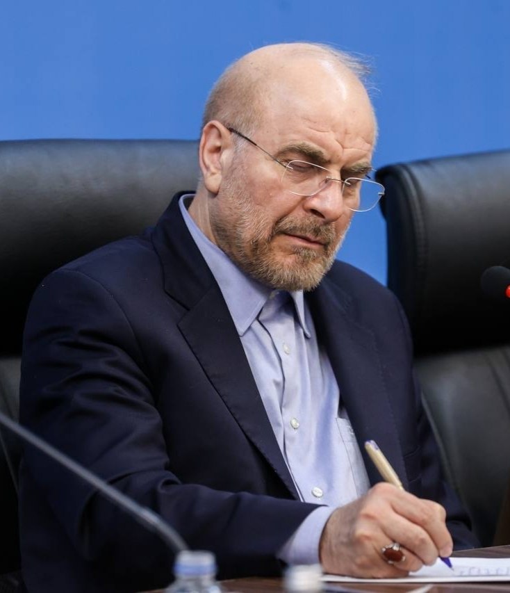 دکتر قالیباف روی چشم ما جا داره ...
دمت گرم دکتر خیلی خوب داری میزنی 
خدا حفظتون کنه که این روز ها یکی از نگرانی هامون سلامتی شماست .

بلا ازتون به دور باشه