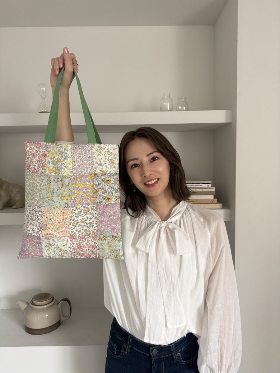KKeiko_official's tweet photo. 新生活が始まりましたね🌸
娘は年長になり幼稚園最後の年となりました。
大切に過ごしたいです。

「COTTON TIME」5月号ではパッチワークトートに挑戦しました👜
ぜひご覧ください！

#COTTONTIME
#パッチワークトート https://t.co/jJLIZcw8hu