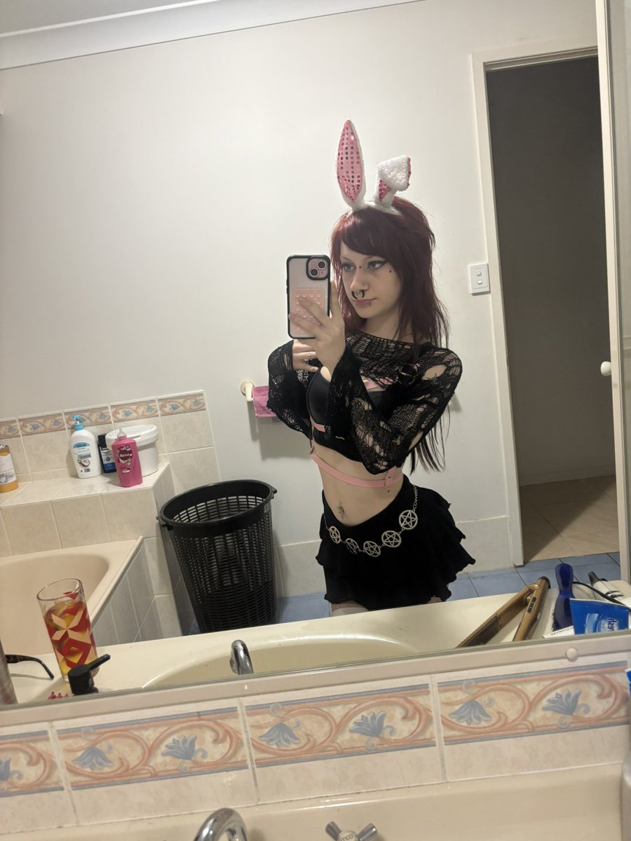 meows 🖤🎀 tweet media