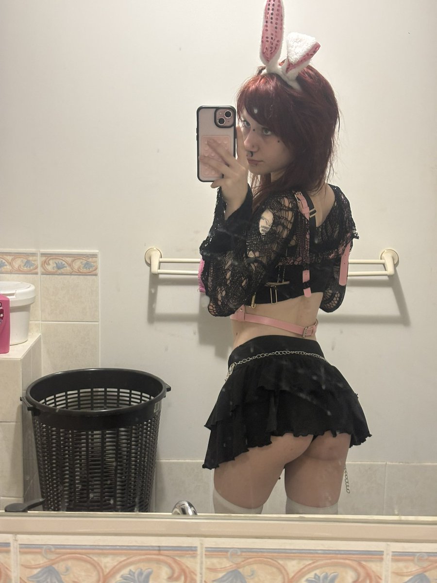 meows 🖤🎀 tweet media