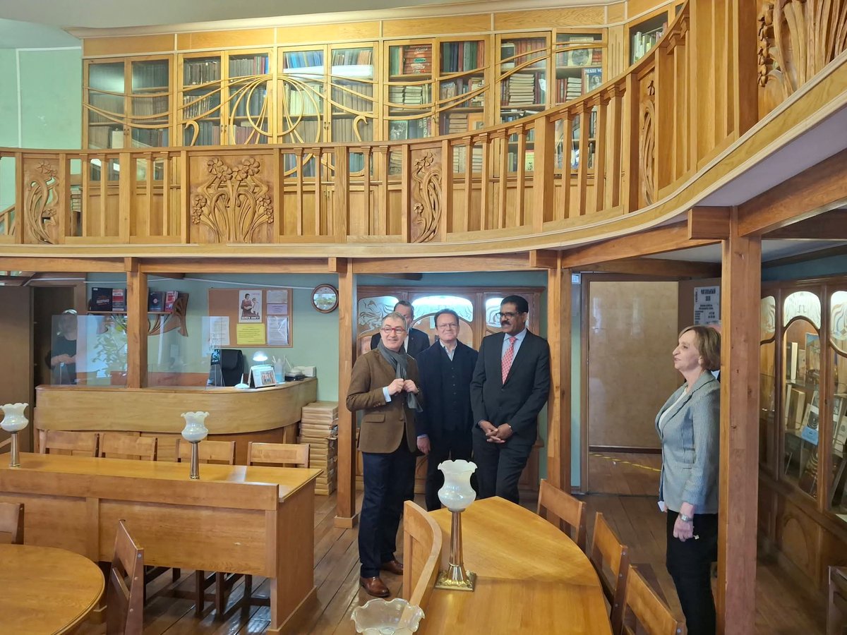 TeshomeGenet's tweet photo. I met GITIS Rector, Dr. Grigory Zaslavsky & agreed to establish an institutional twinning partnership to enhance theatrical arts cooperation. Discussions highlighted the importance of experience sharing and providing scholarship for Ethiopian students at #GITIS.
#Education 🇪🇹 🇷🇺 https://t.co/tCbjmdh3oj