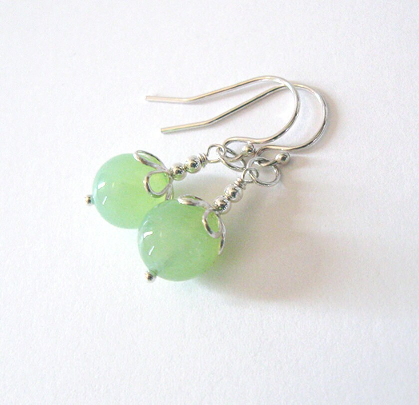 sendinglovegems's tweet image. Green Chalcedony Gemstone Earrings, Sterling Silver Flower, Ear Wire Options, Petite Length, Pastel Lime tuppu.net/ebe297e3 #Etsy #SendingLoveGallery #GemstoneEarrings