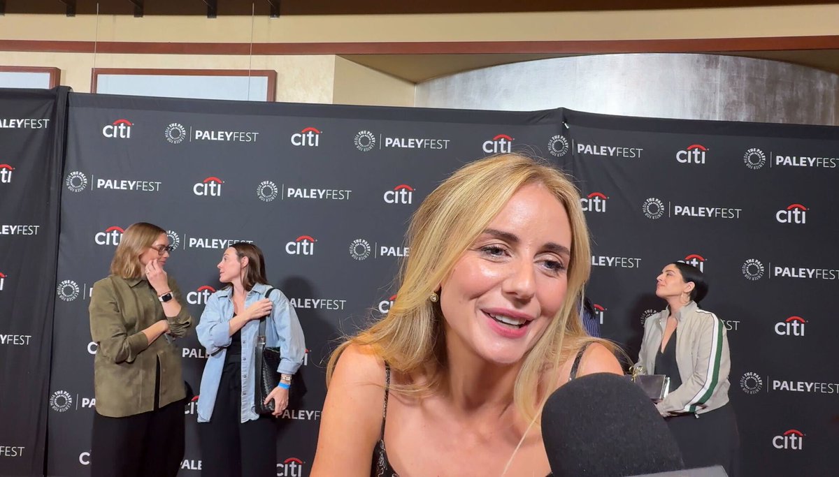 screenrant's tweet image. #NobodyWantsThis star Justine Lupe would like it known that Morgan does NOT copy Joanne, no matter what her sister says 😂 #PaleyFest @paleycenter