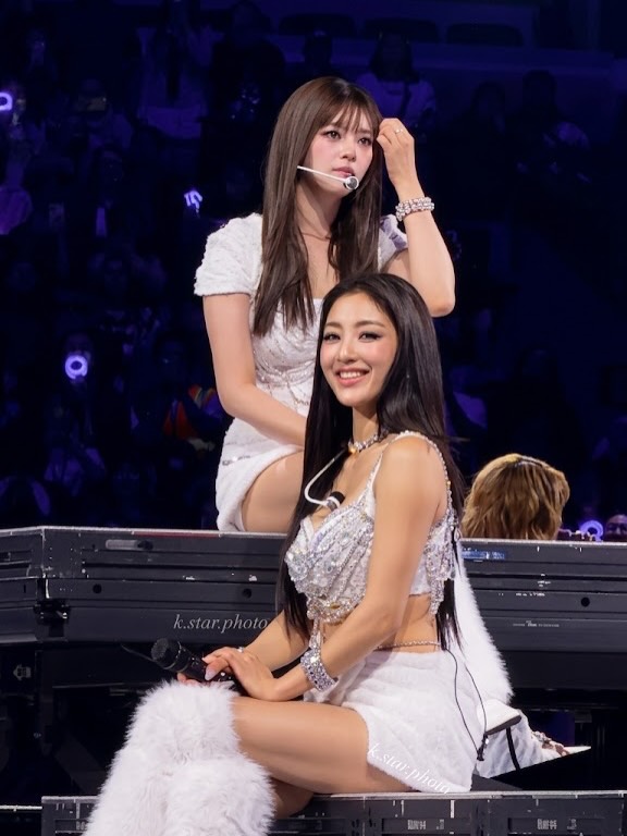 With Hyo 🏧 tweet media