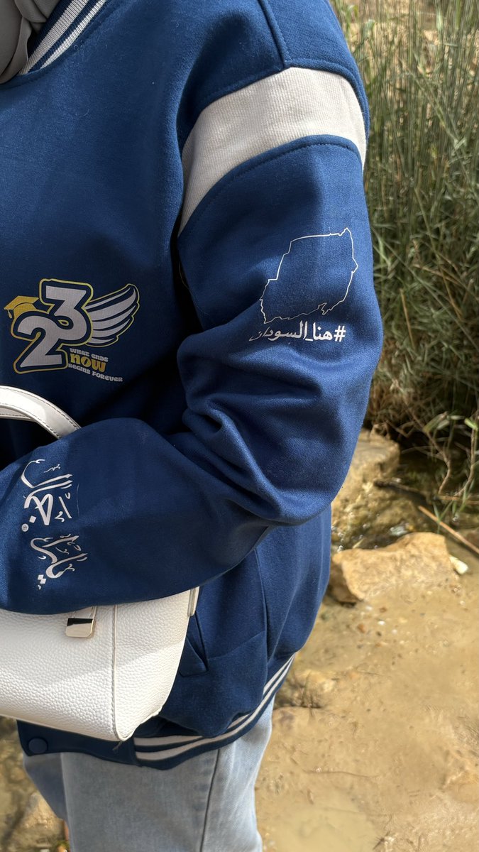 لُجين. tweet media