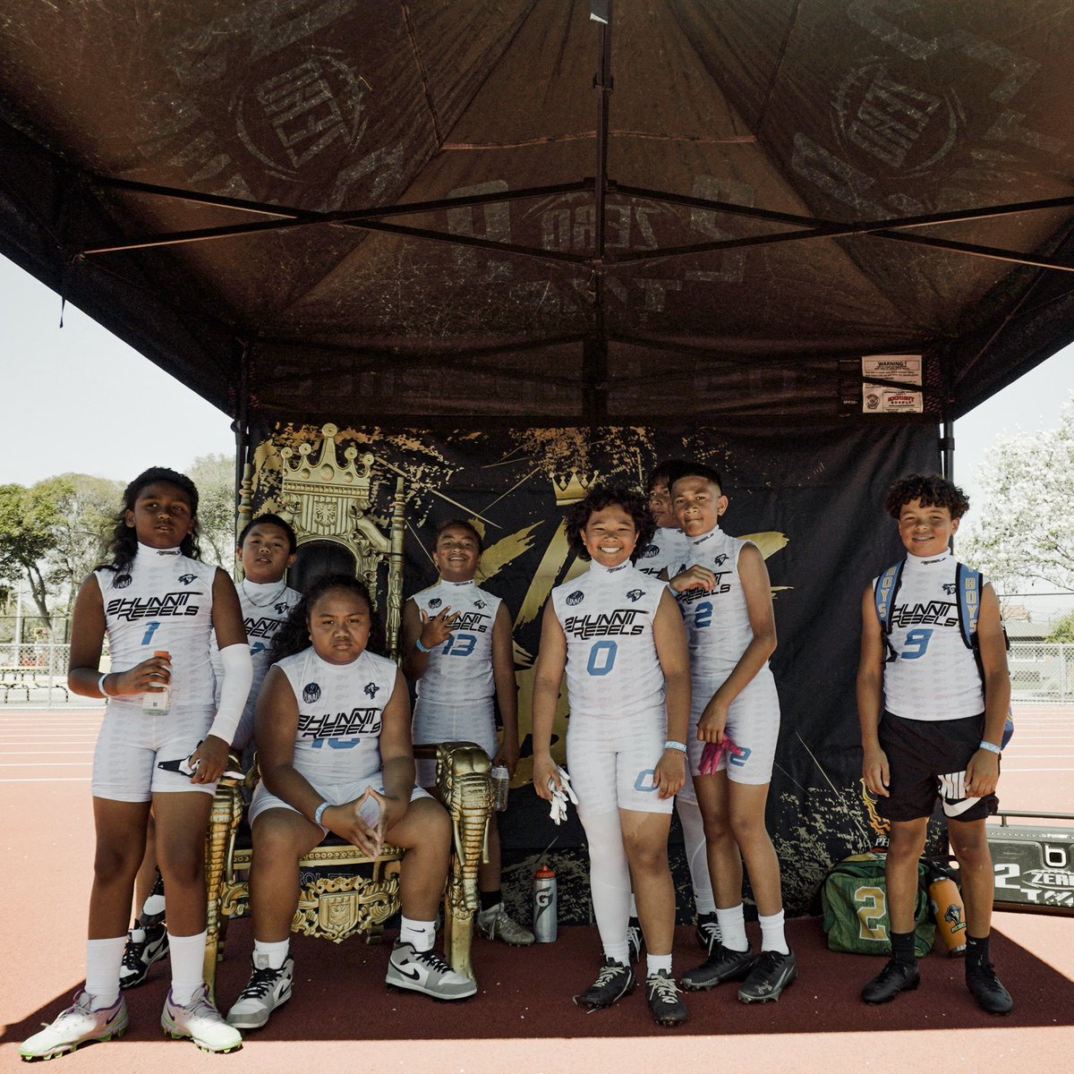 2 H U N N I T tweet media