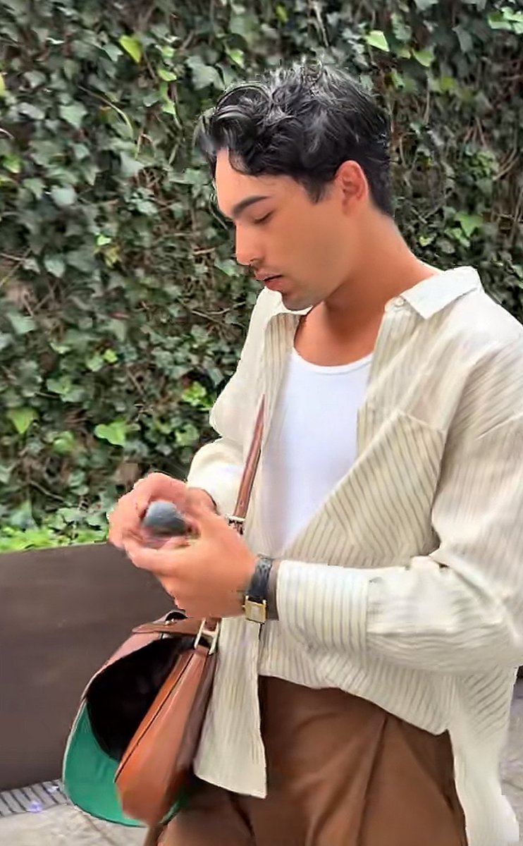 IsabellaAIGT's tweet photo. @karlajustkarla @Majsz24 Nuestro humilde Morito que trae un higo en su bolsa Prada. 🤭 https://t.co/eEE2fxNkFL