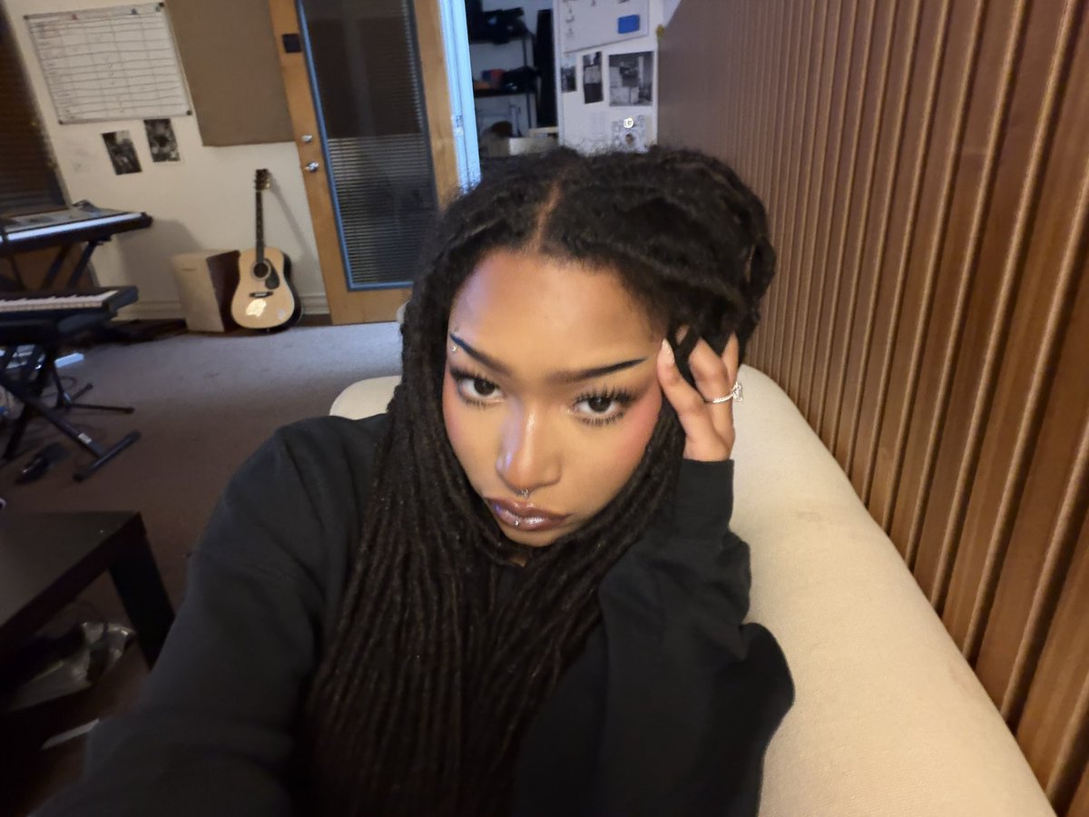 KYIEMA tweet media