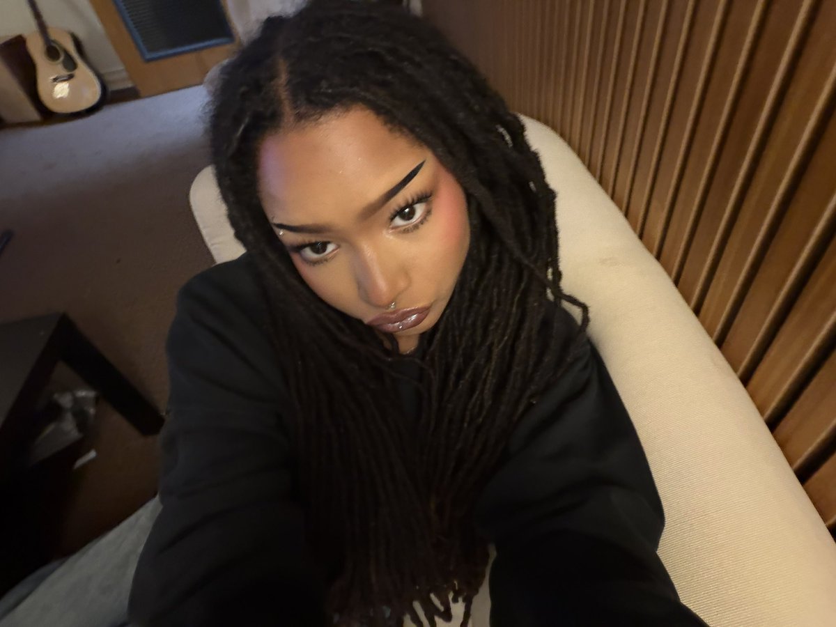KYIEMA tweet media