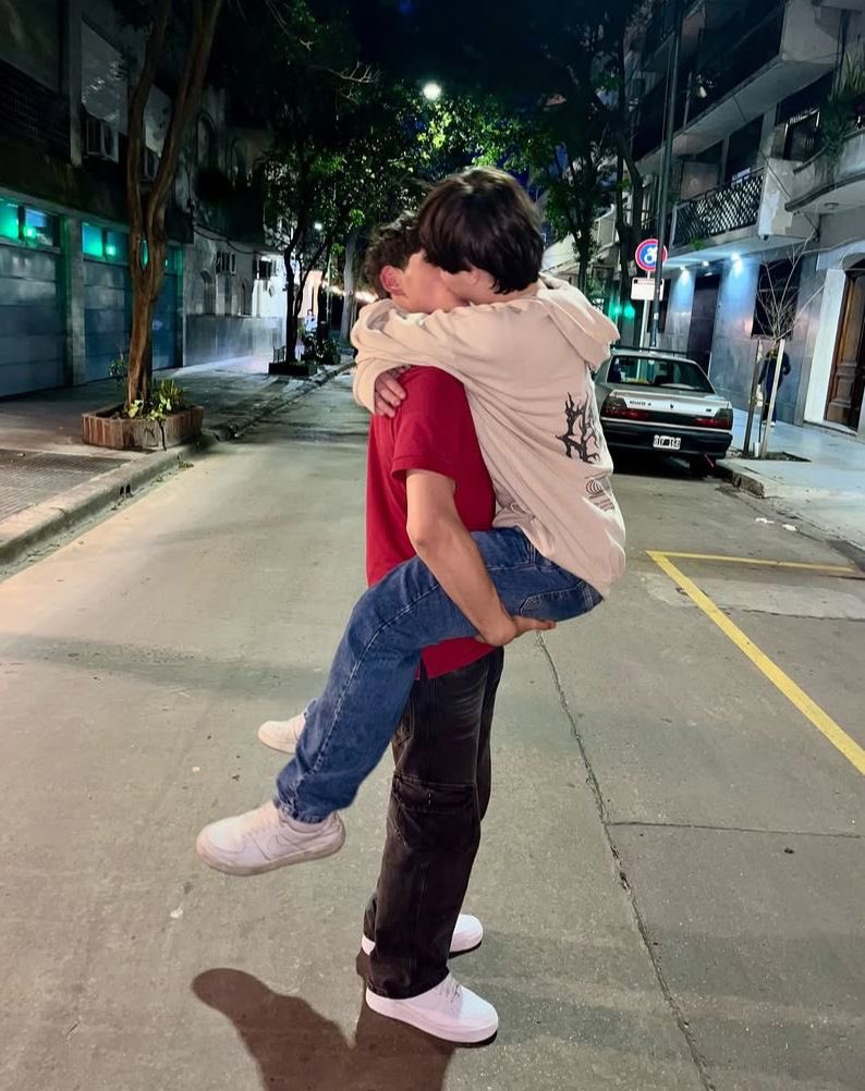 boys love tweet media