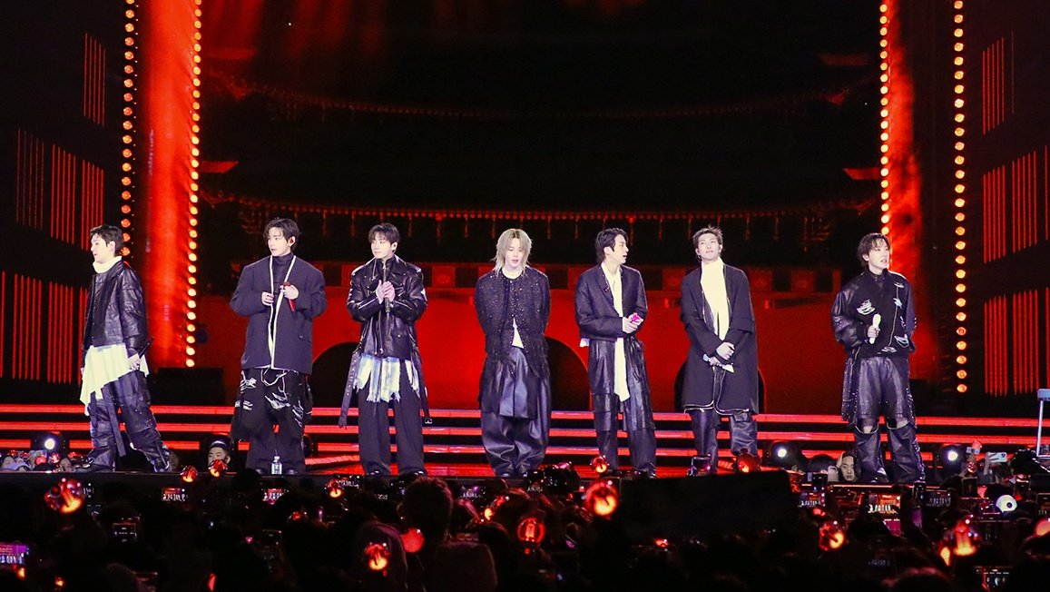 єℓℓу Ⓥ | ⦿ ☰ ☲ tweet media