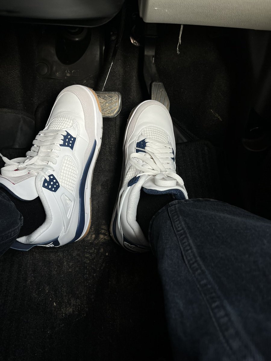 Pseudo Sneakerhead tweet media