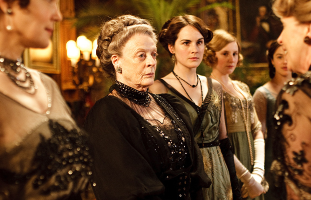 🎞️4/13（月）10:00～
「ダウントン・アビー シーズン1」

来週から遂にスタートする
歴史ドラマの金字塔❗️

コスチューム・ドラマの醍醐味である
衣装・美術・所作も見応えあり✨
当時の貴族社会をのぞき見しているような、
そんな楽しみ方も🇬🇧

＃Dlife