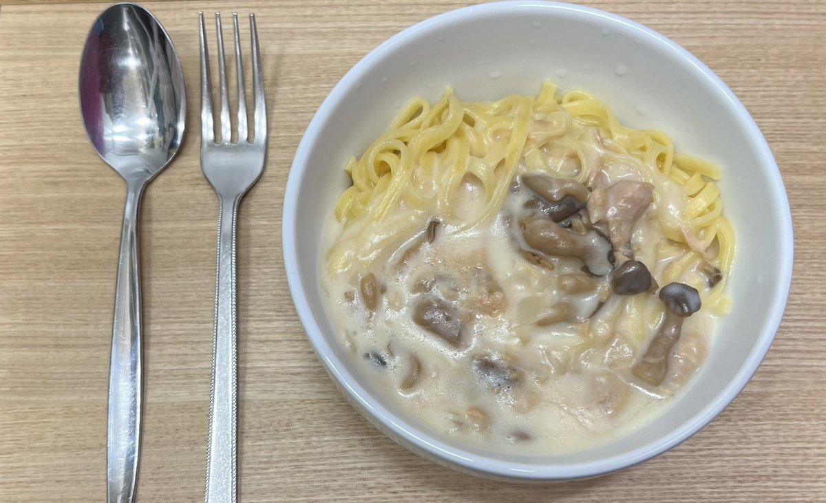 お昼🕛
ツナときのこの
クリームパスタ🍝
いただきます☺️