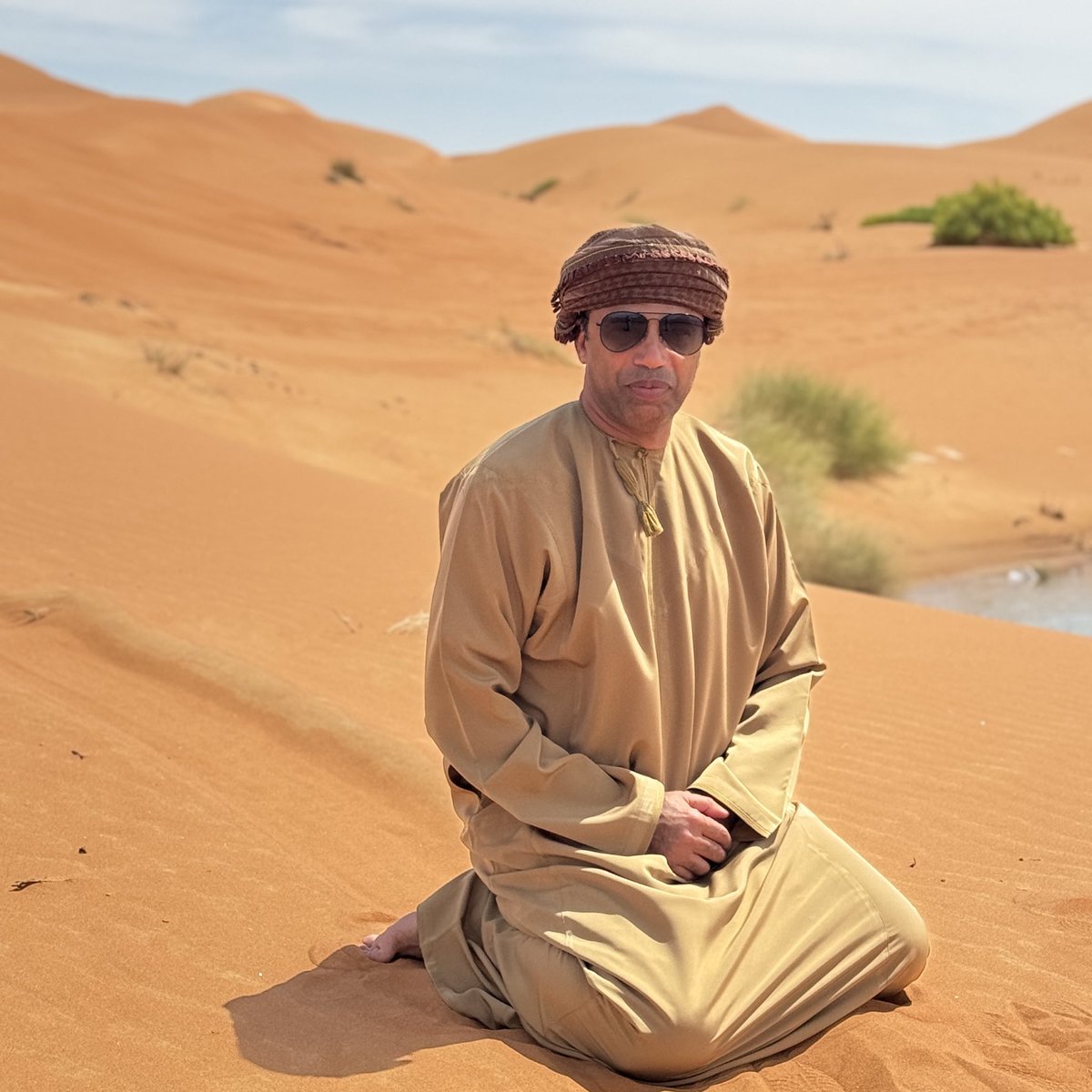 SaifTalib's tweet photo. قال الشاعر :

الناسُ للناسِ مادام الوفاءُ بهم
والعسرُ واليسرُ أوقاتٌ وساعاتُ 

وأكرمُ الناسِ مابين الورى رجلٌ
تُقضي على يدهِ للناسِ حاجاتُ 

لا تقطعّنَ يدَ المعروفِ عن أحدٍ
ما دُمتَ تقدرُ والأيامُ تاراتُ 

واذكر فضيلةَ صُنْعِ اللهِ إذْ جُعلَتْ
إليكَ لا لكَ عندَ الناسِ حاجاتُ https://t.co/7saNFPaOv2