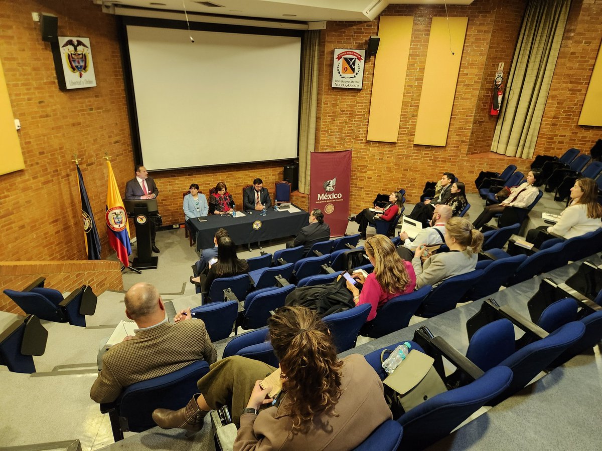 #ProtecciónConsular | EmbaMexCol organizó la jornada “Prevención, Protección y Defensa de los Derechos Humanos”, un espacio de articulación interinstitucional que reunió a autoridades, cuerpo consular acreditado en Colombia, academia y especialistas jurídicos.

🧵 (1/3)