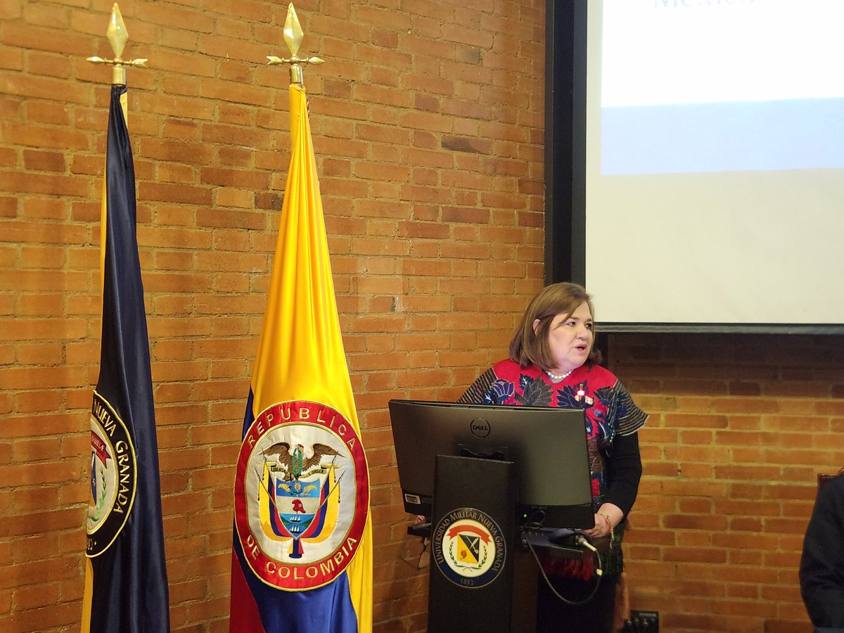 EmbaMexCol's tweet photo. El encuentro destacó la importancia de la cooperación desde las distintas atribuciones y mandatos, así como del intercambio de buenas prácticas para garantizar una atención integral.
 
🧵 (2/3) https://t.co/2rY1LE1JMV