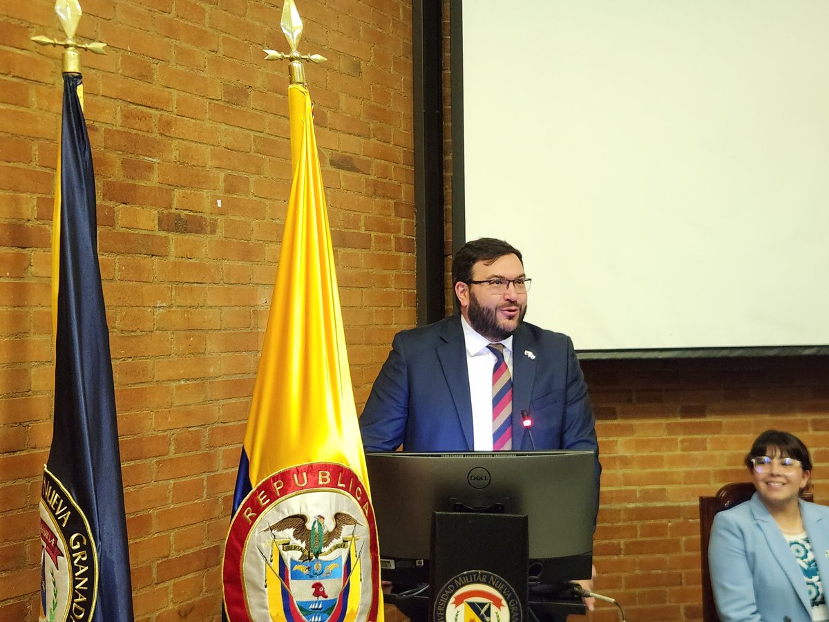 Asimismo, permitió reiterar que la protección efectiva exige prevenir, informar, acompañar e integrar.

🇲🇽 México reafirma su compromiso con la promoción de espacios de diálogo que fortalezcan la protección de las y los mexicanos en Colombia.

🧵 (3/3)