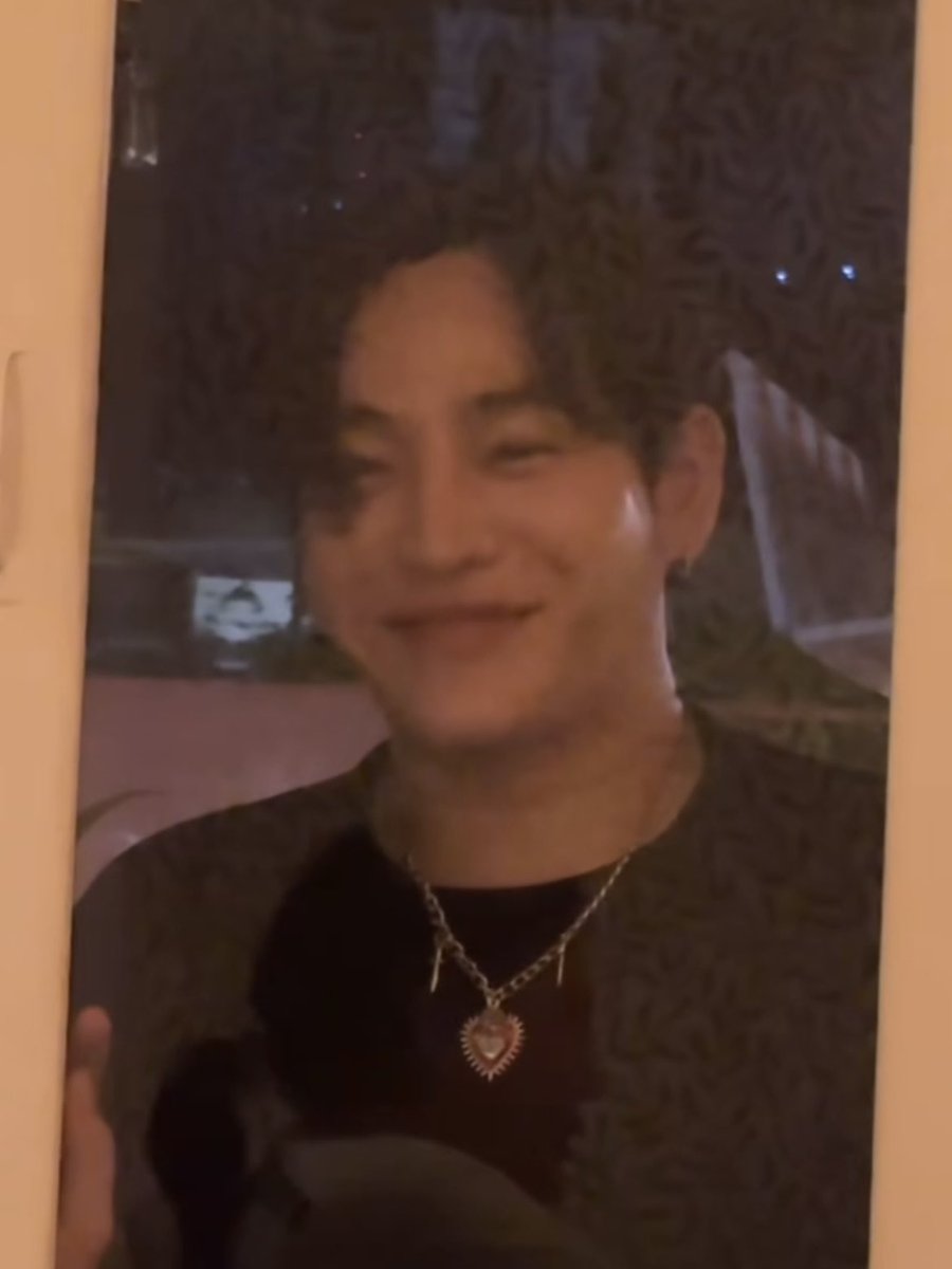 ใครเอ่ย tweet media