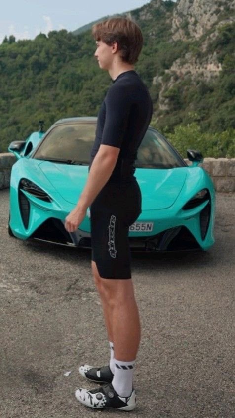 oscar piastri's pr manager tweet media