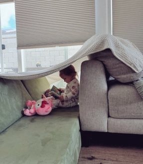 எளிமைகளில்
நிறைவுறும் 
குழந்தைமைகள் !

#தீtwitz