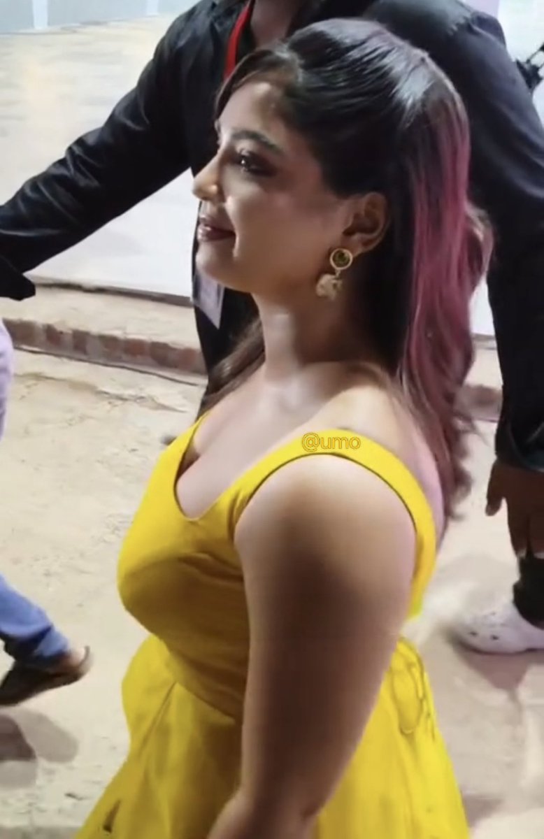 Umoactress__'s tweet photo. Gouri MaDOM Knows her Boobas Power..These are Just Glimpses of her Next Glamour Avatars 🥵🍑📈

Wathaa...Padukka vachu Veriyaa Saapdanum.. 😩💥💦 https://t.co/WZfFALXIOu