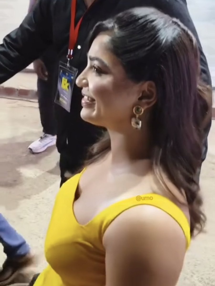 Umoactress__'s tweet photo. Gouri MaDOM Knows her Boobas Power..These are Just Glimpses of her Next Glamour Avatars 🥵🍑📈

Wathaa...Padukka vachu Veriyaa Saapdanum.. 😩💥💦 https://t.co/WZfFALXIOu